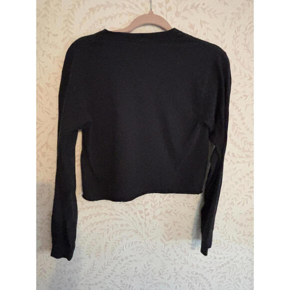 Black Long Sleeve Crop Top with 'I'm With Creepy' Graphic - Picture 5 of 5